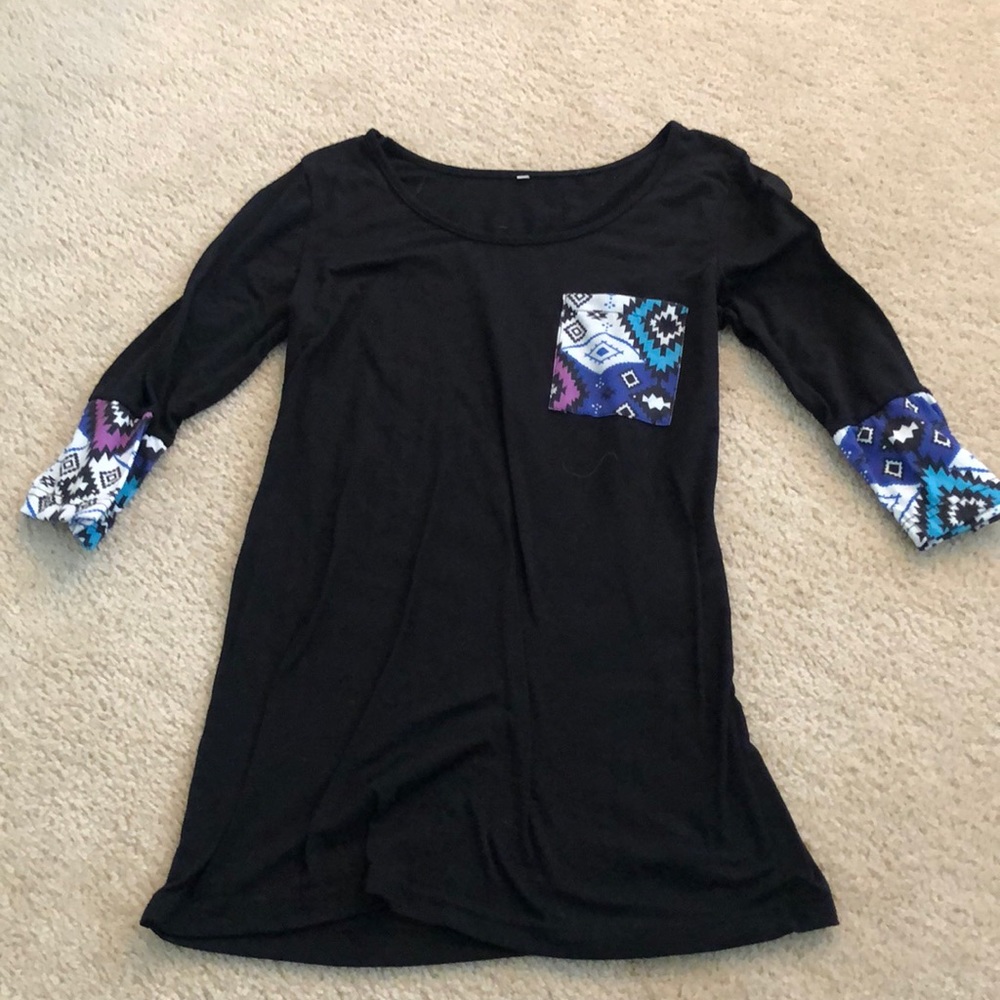Black and pattern 3/4 sleeve top